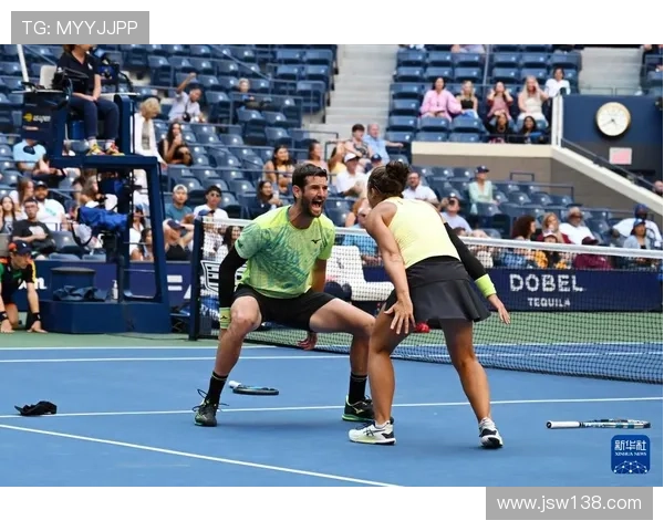 里埃拉为弗赖堡奋力加油助威